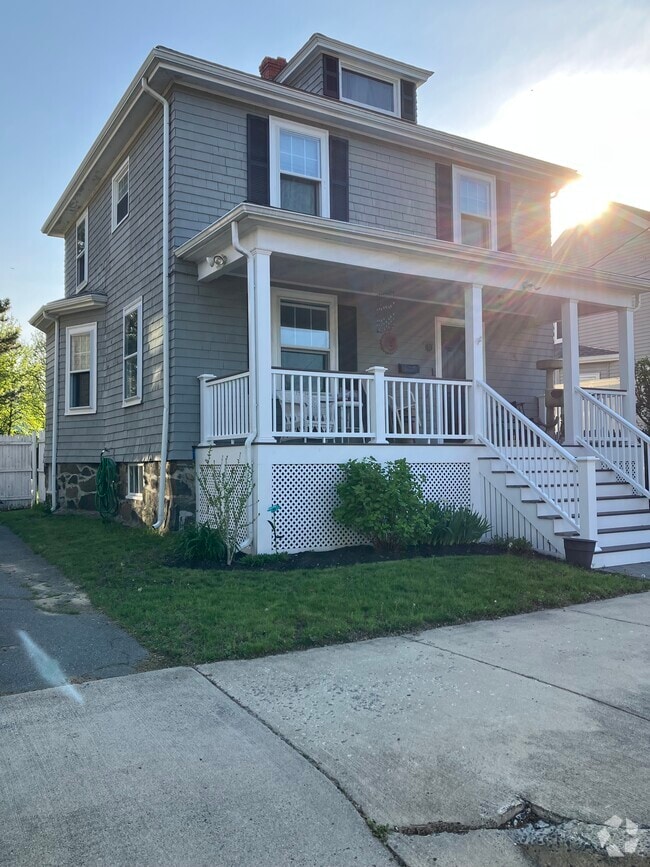 Building Photo - 52 Mudge St