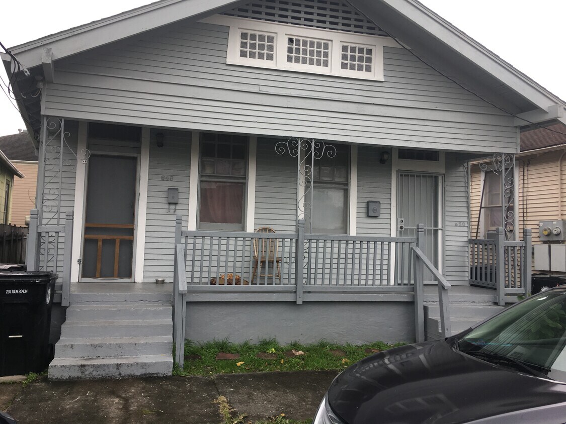 Primary Photo - 648 S Rendon St