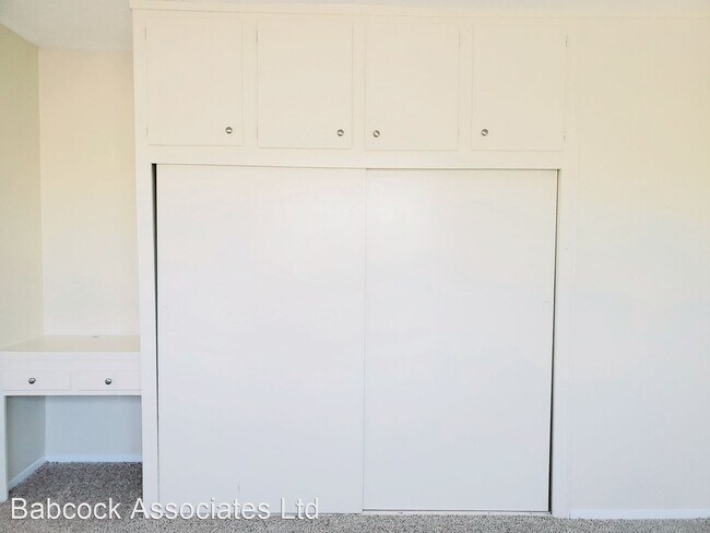 Building Photo - 25836 1/2-25407-5402 Oak St