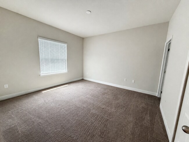 Building Photo - Spacious 6-Bedroom Home with 6.5 Baths in Haines City!