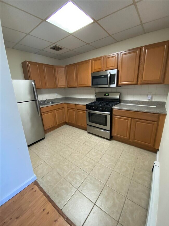 Building Photo - 153 Christopher Columbus Dr