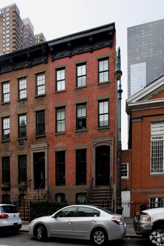 Foto del edificio - 430 W 44th St