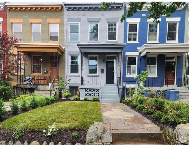 Building Photo - 923 K St NE