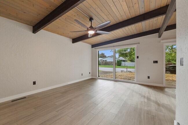 Foto del edificio - 4 bed/ 2 bath rental