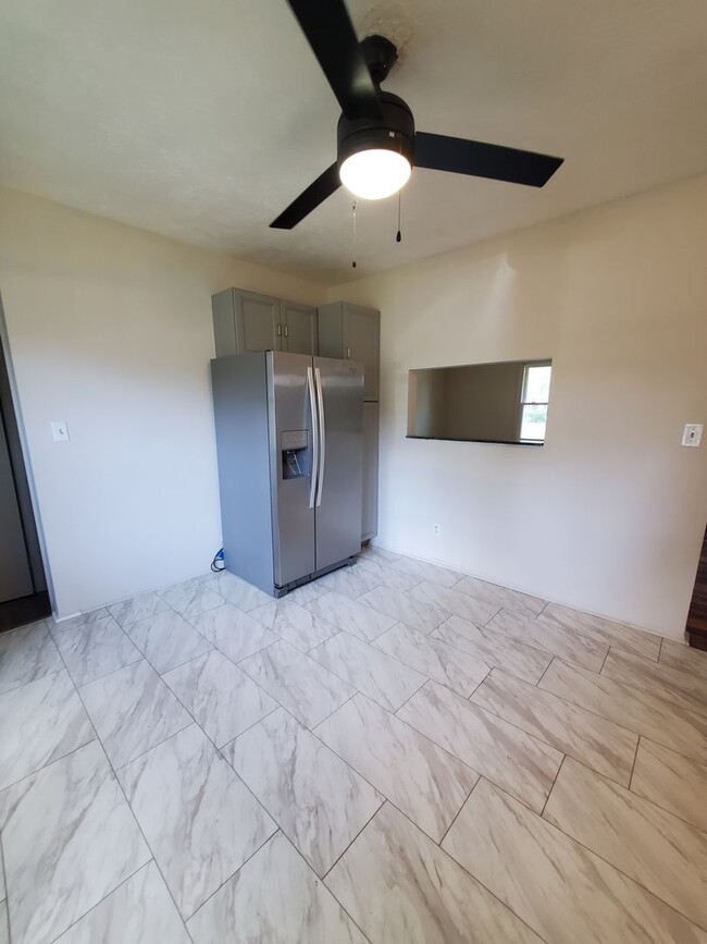 Building Photo - Spacious Four Bedroom Two Bath Home in Ben...