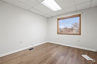 Building Photo - 1063 W 21st St
