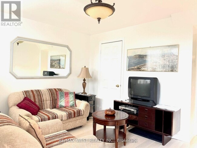 Photo du bâtiment - 328 Caledonia Rd