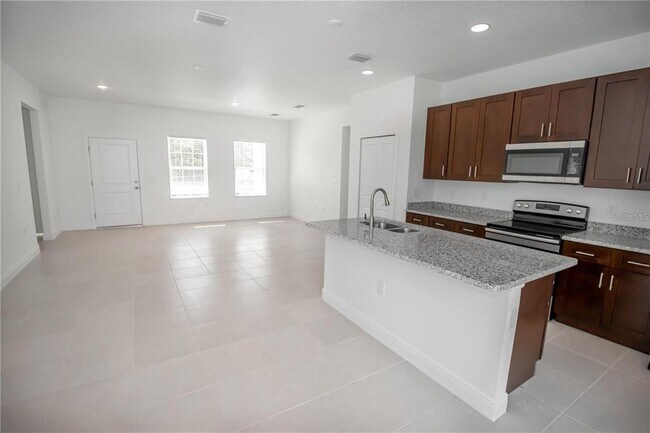 Building Photo - 2580 SW 175 Loop
