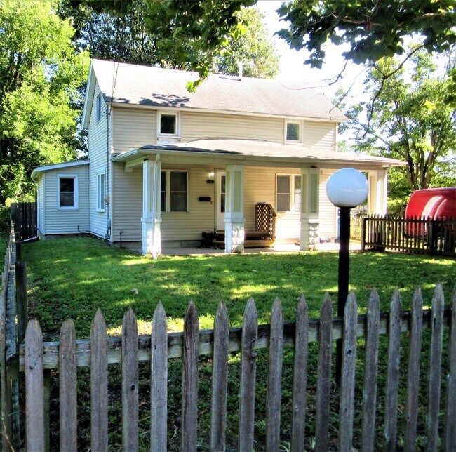 street view - 308 W Maple St