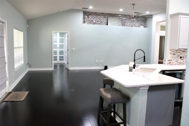Foto del edificio - 1555 Blue Sky Blvd