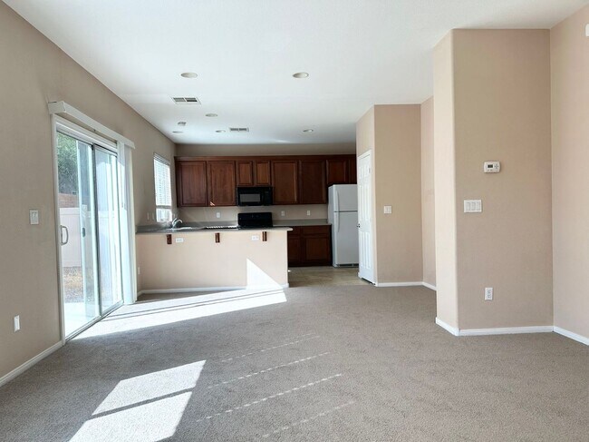 Building Photo - Beautiful two-story single-family home