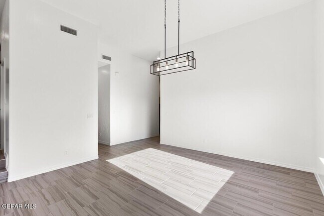 Foto del edificio - 13348 Eaton St
