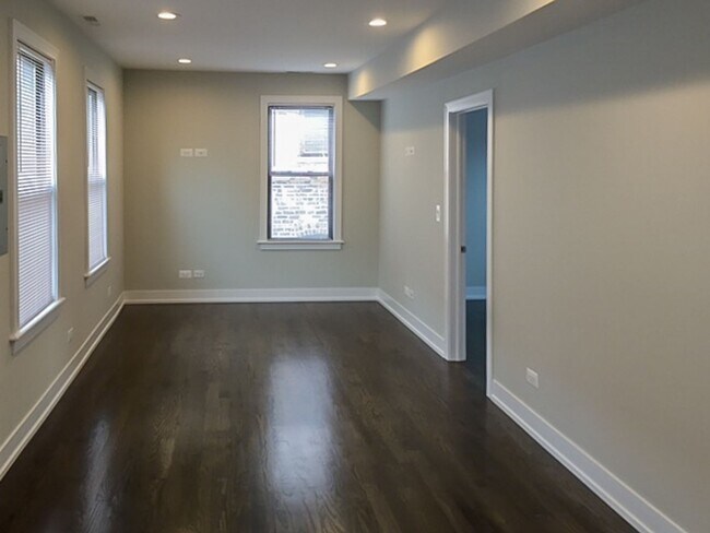 Foto del edificio - 2318 N Southport Ave