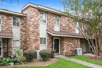 Building Photo - 303 Andrea Ln