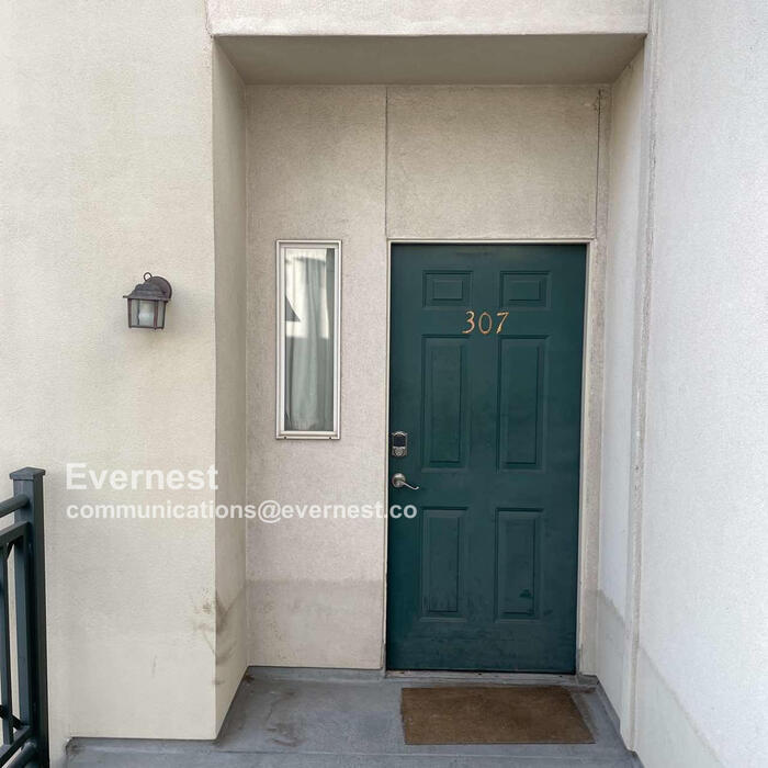 Primary Photo - 1727 Pearl St