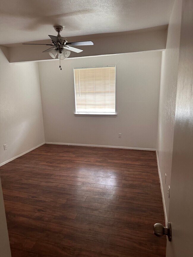 Building Photo - 3815 Mehalia Dr