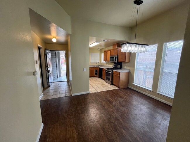 Building Photo - PRELEASING FOR FEBRUARY! 3 Bedroom 2 bath ...