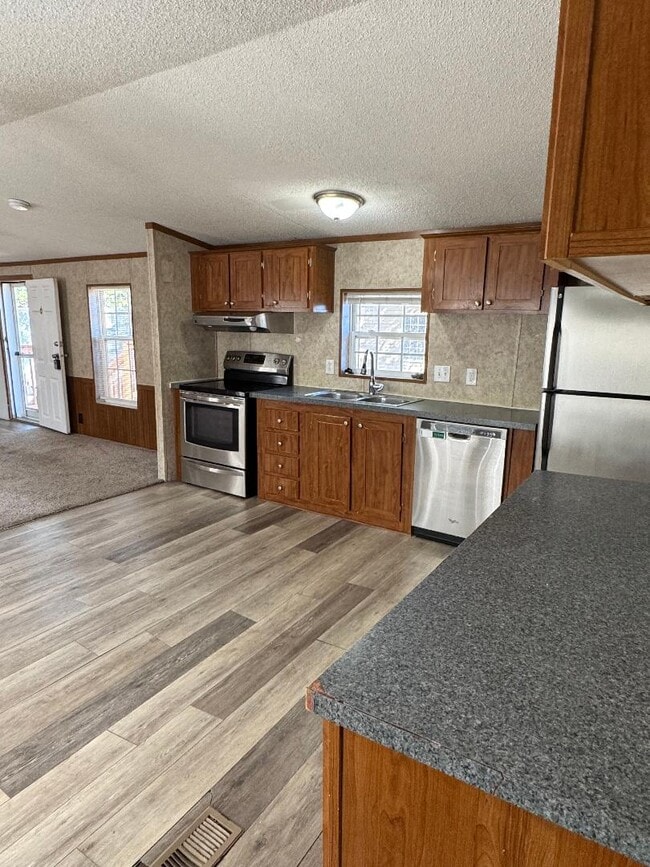 Building Photo - 404 Mar Ton Estates Dr
