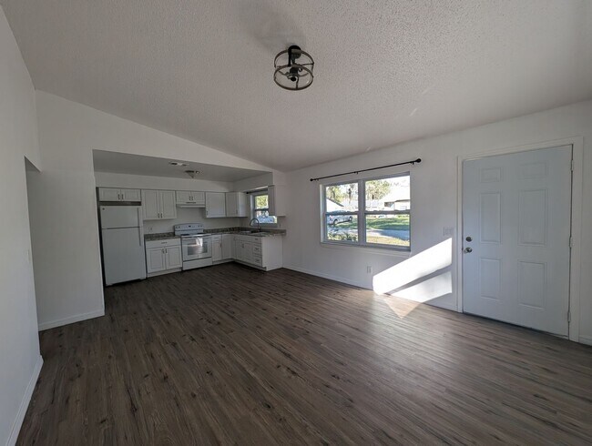 Foto del edificio - Crystal River 3/1 Duplex Available Near Wa...