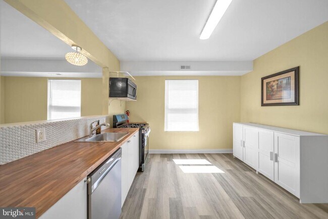 Foto del edificio - 2712 Sherman Ave NW