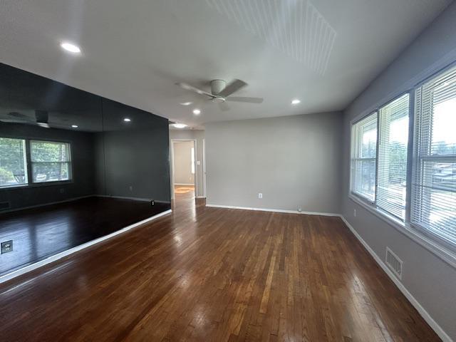 Foto del edificio - 328 W Edmonston Dr