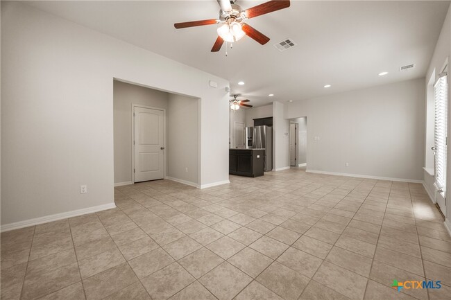 Foto del edificio - 171 Wainscot Oak Wy