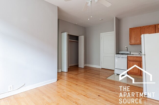 Photo - 1050 W George St Apartment