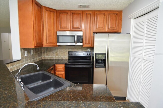 Building Photo - 8613 Mallard Reserve Dr