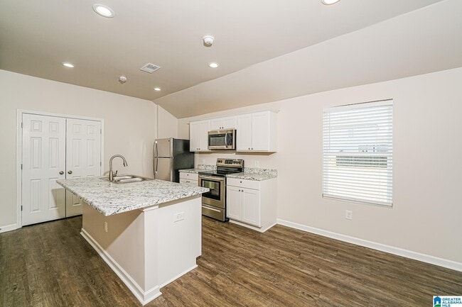 Foto del edificio - 160 Jonathan Dr