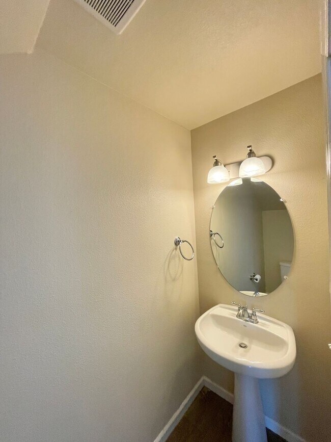 Building Photo - 3 br, 2.5 bath House - 534 Playa Circle