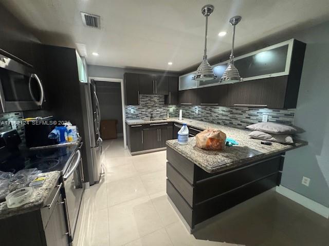 Foto del edificio - 5615 NW 176th St