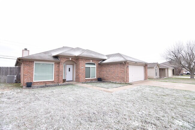 Building Photo - 4814 Water Oak Dr