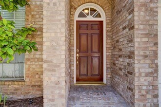 Building Photo - 2822 Briarhurst Park