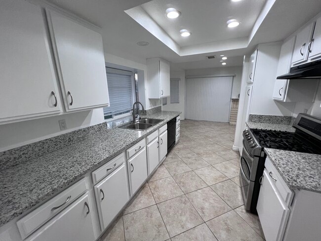 Building Photo - 24215 Kismet Cir