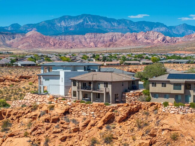 Building Photo - Fully Furnished Home With a View | 1–6 Month Lease | Private Basement Suite + All Essentials Incl...