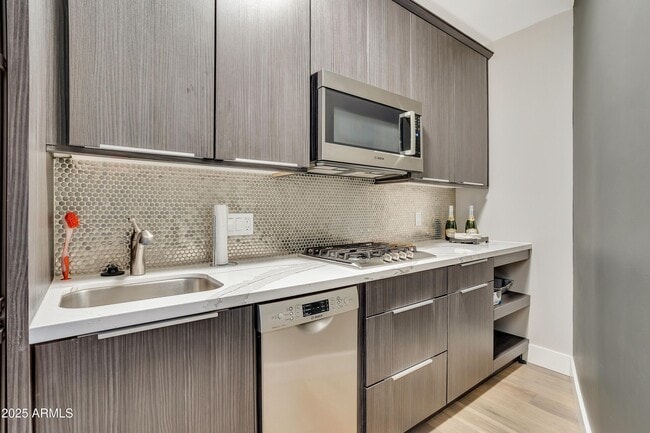 Foto del edificio - 2211 E Camelback Rd