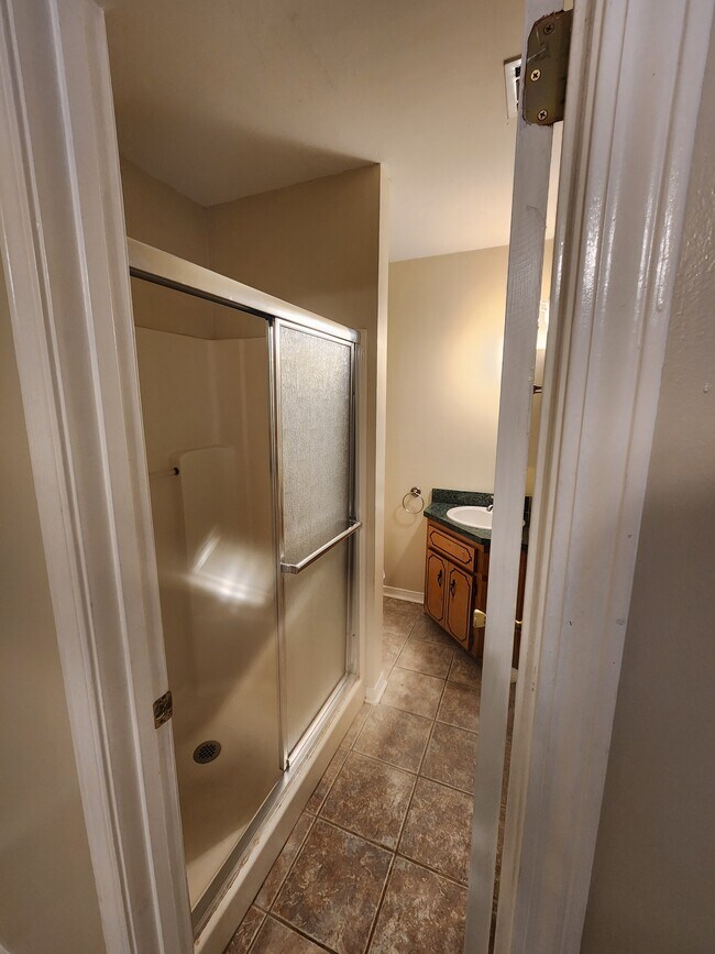 Hall bath - 2251 Sparrow Ln