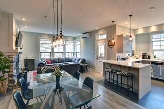 Building Photo - 207 Chem. des Quatre-Sommets