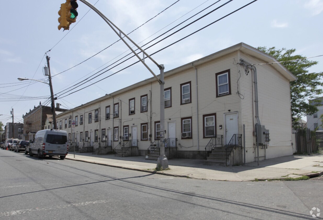 Foto del edificio - 554-562 Jersey Ave