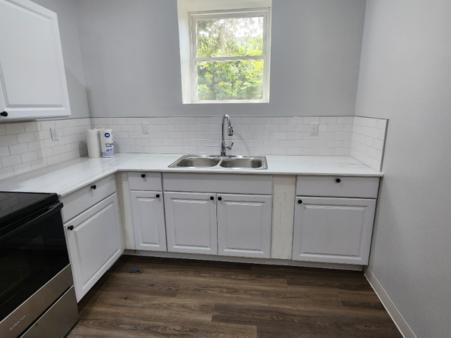 Building Photo - 151 S Main St