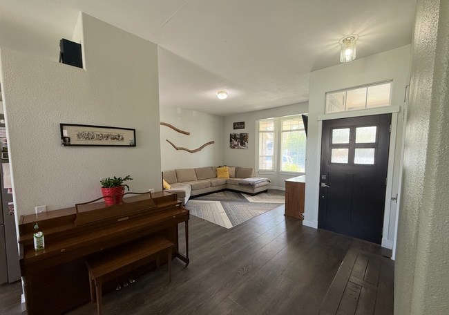 Building Photo - CHARMING & STRESS-FREE LIVING IN NORTHWEST MERIDIAN