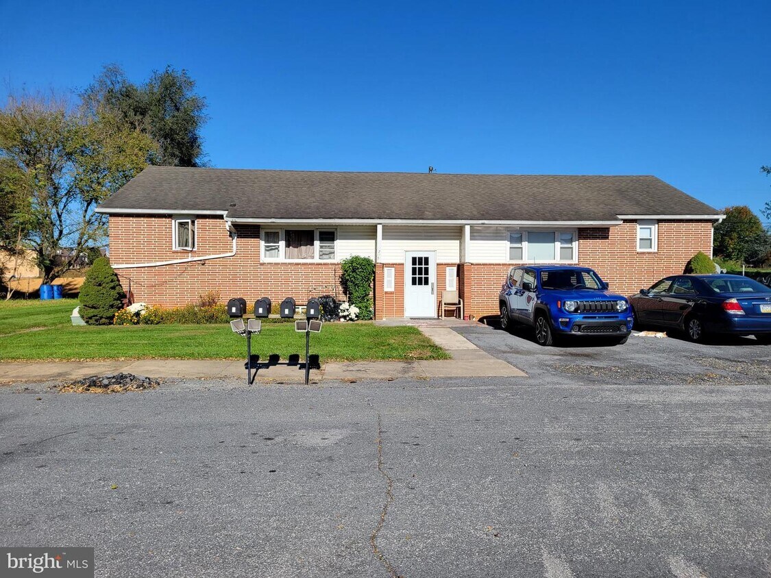 205 Carbaugh Dr Unit APT. 2, Chambersburg, PA 17202 Room for Rent in
