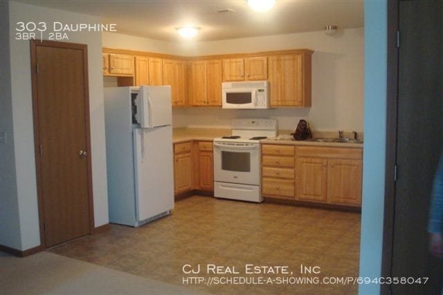 Building Photo - 303 Dauphine-