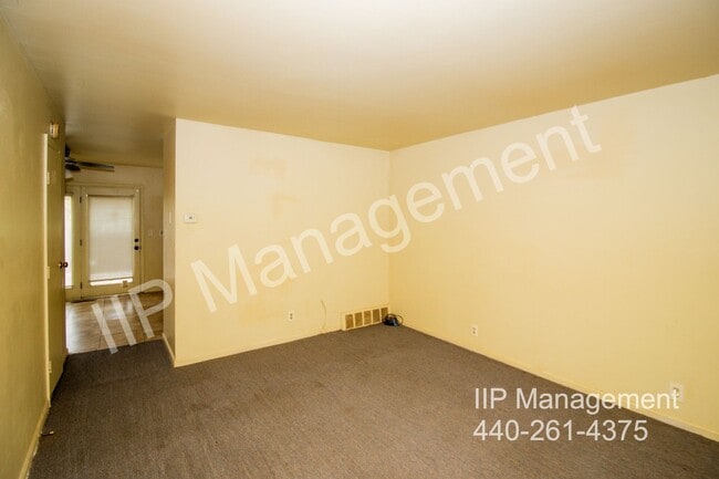 Building Photo - 11 Trenton Square
