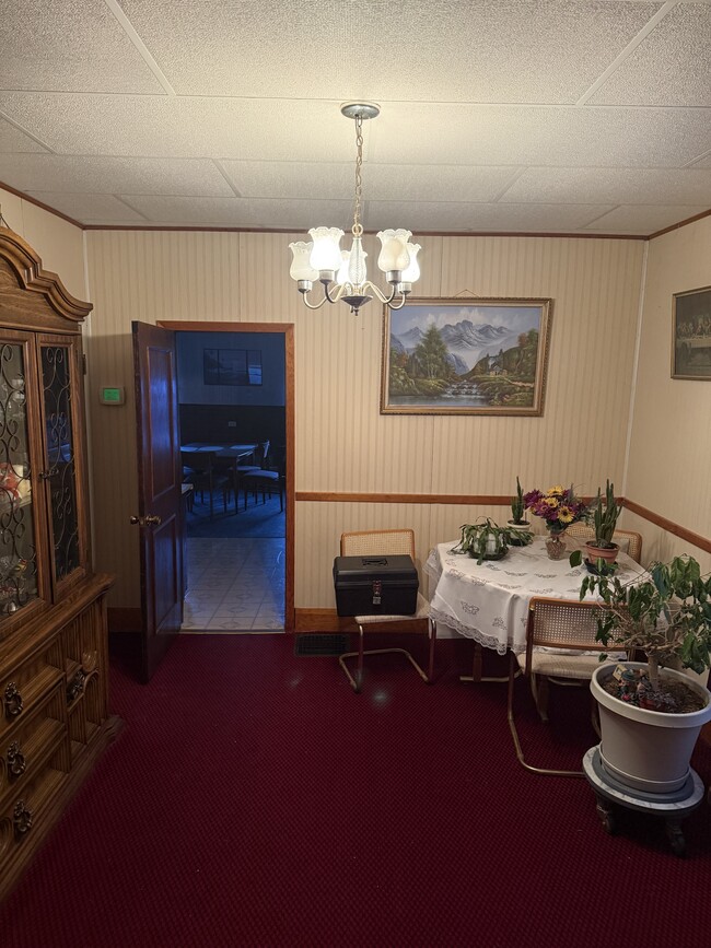 Building Photo - 706 Springen Ave