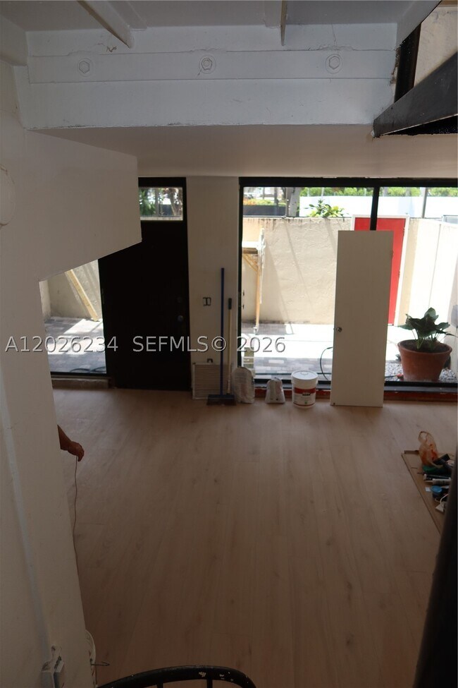 Building Photo - 3190 Bird 15