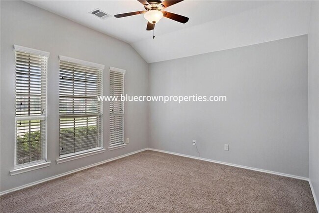 Building Photo - 720 English Ivy Dr