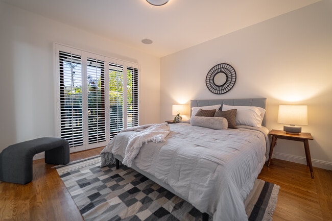 Building Photo - 2514 Alameda de las Pulgas
