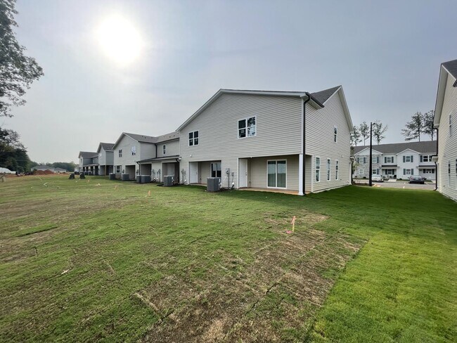 Foto del edificio - 2 bd 2.5 ba townhome