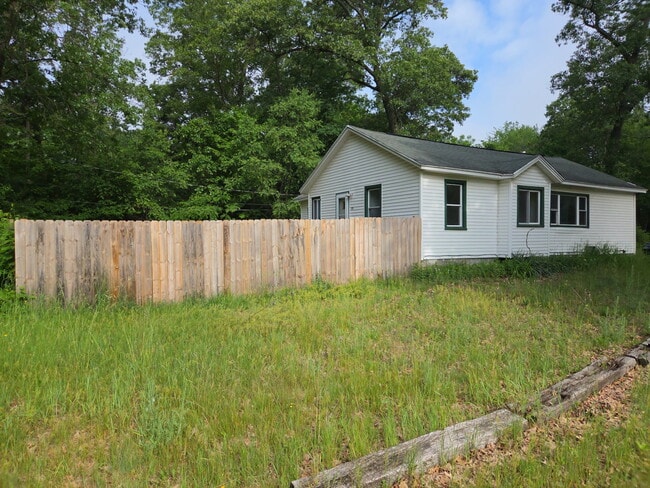 Building Photo - 168 E Englewood Rd